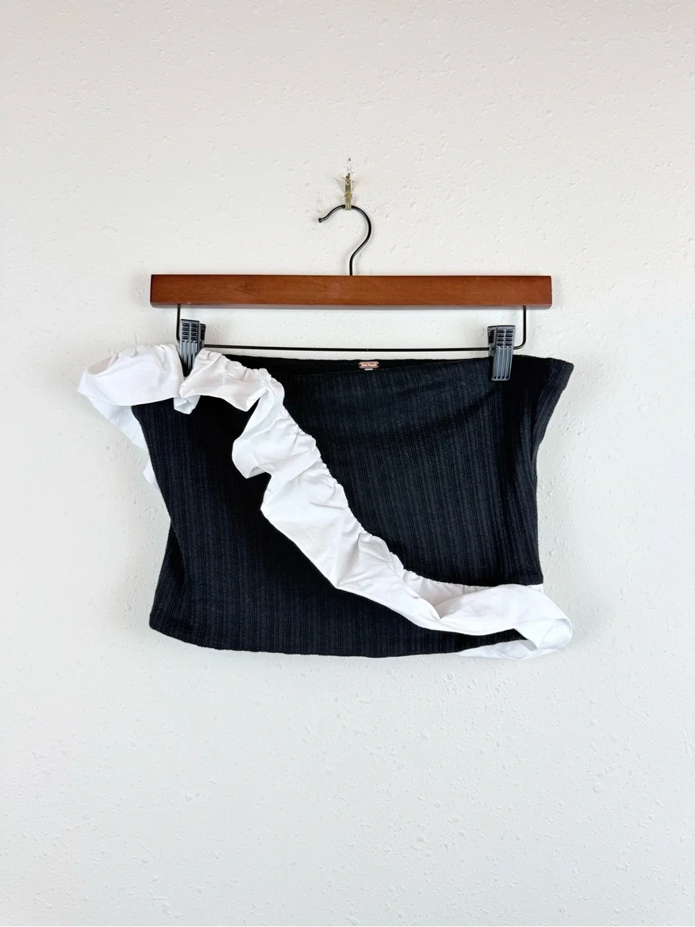 Free People Jagger Knit Tube Ruffle Black And White Crop Top Sz Medium NWT